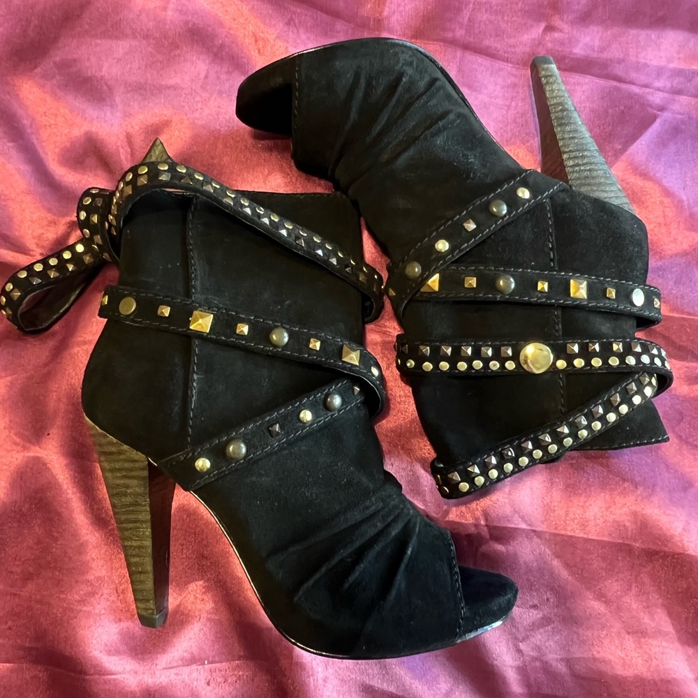 STEVE MADDEN - WRAPPP GATHERED SUEDE HI-HEEL STUDDED ANKLE BOOTS